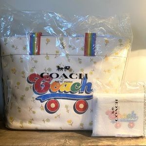 🌈Coach Bundle🌈Tote and Wristlet